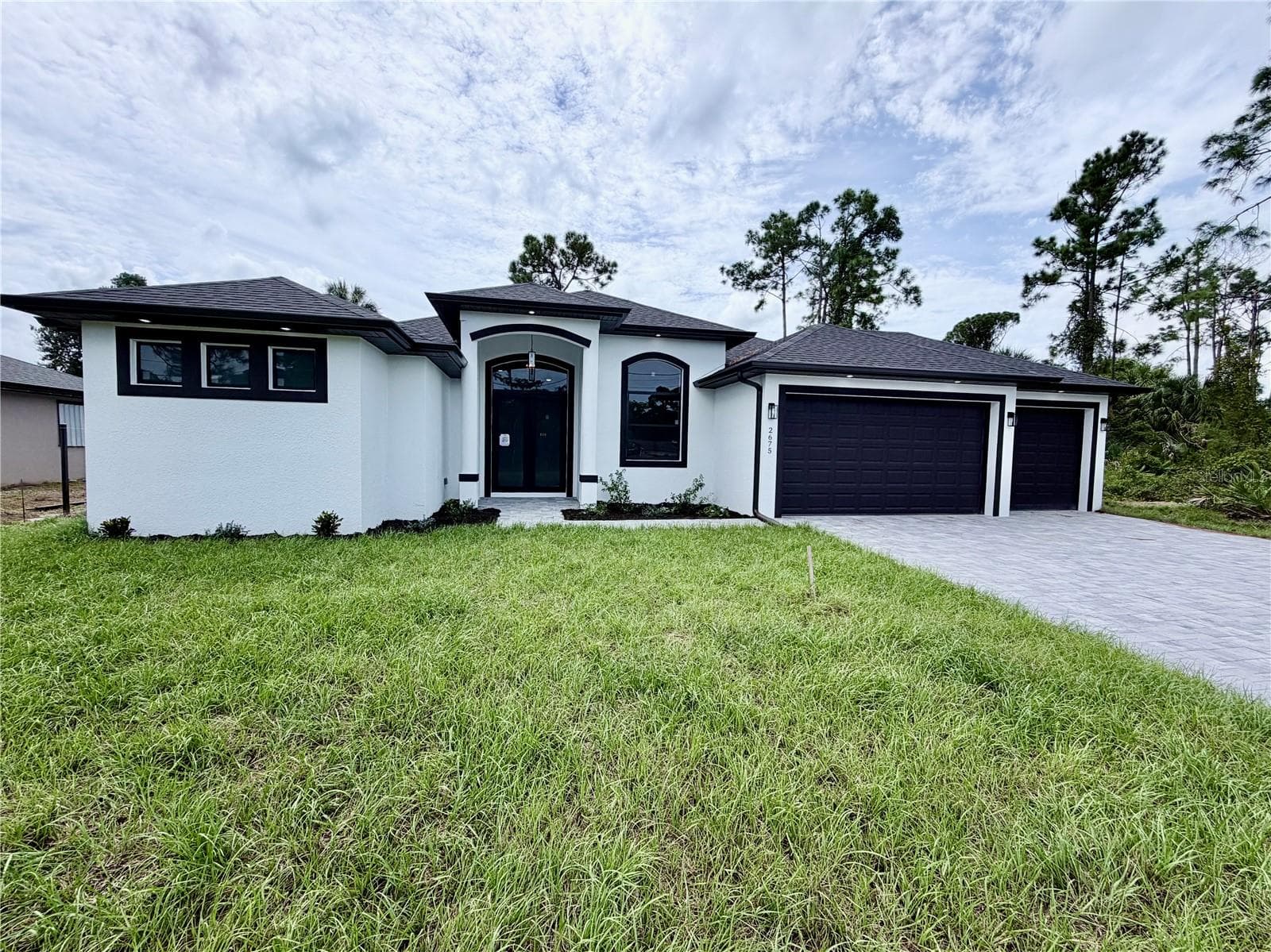 Front side view - 2675 YACOLT AVE, NORTH PORT