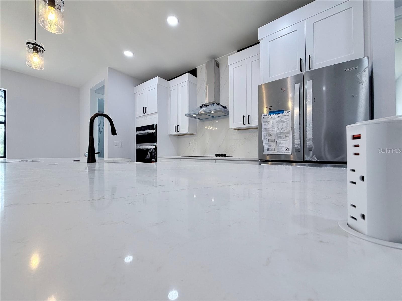 Designer Stone Counter & Pop Socket - 2675 YACOLT AVE, NORTH PORT