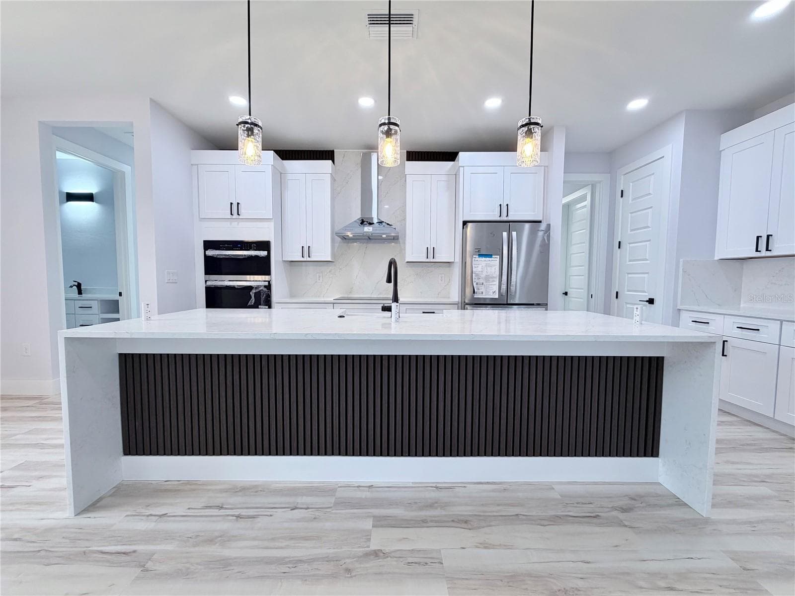Updated Modern Kitchen - 2675 YACOLT AVE, NORTH PORT
