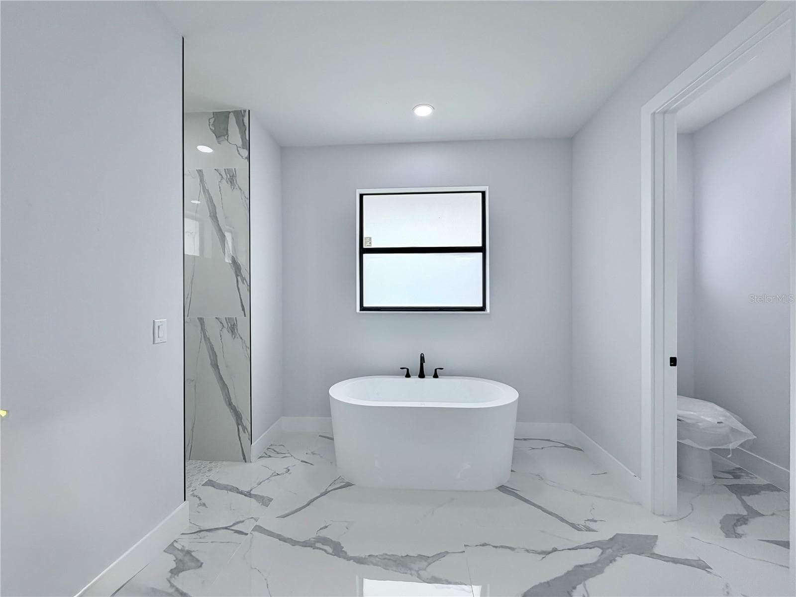 Modern Bathtub with Natural Light Window - 2675 YACOLT AVE, NORTH PORT