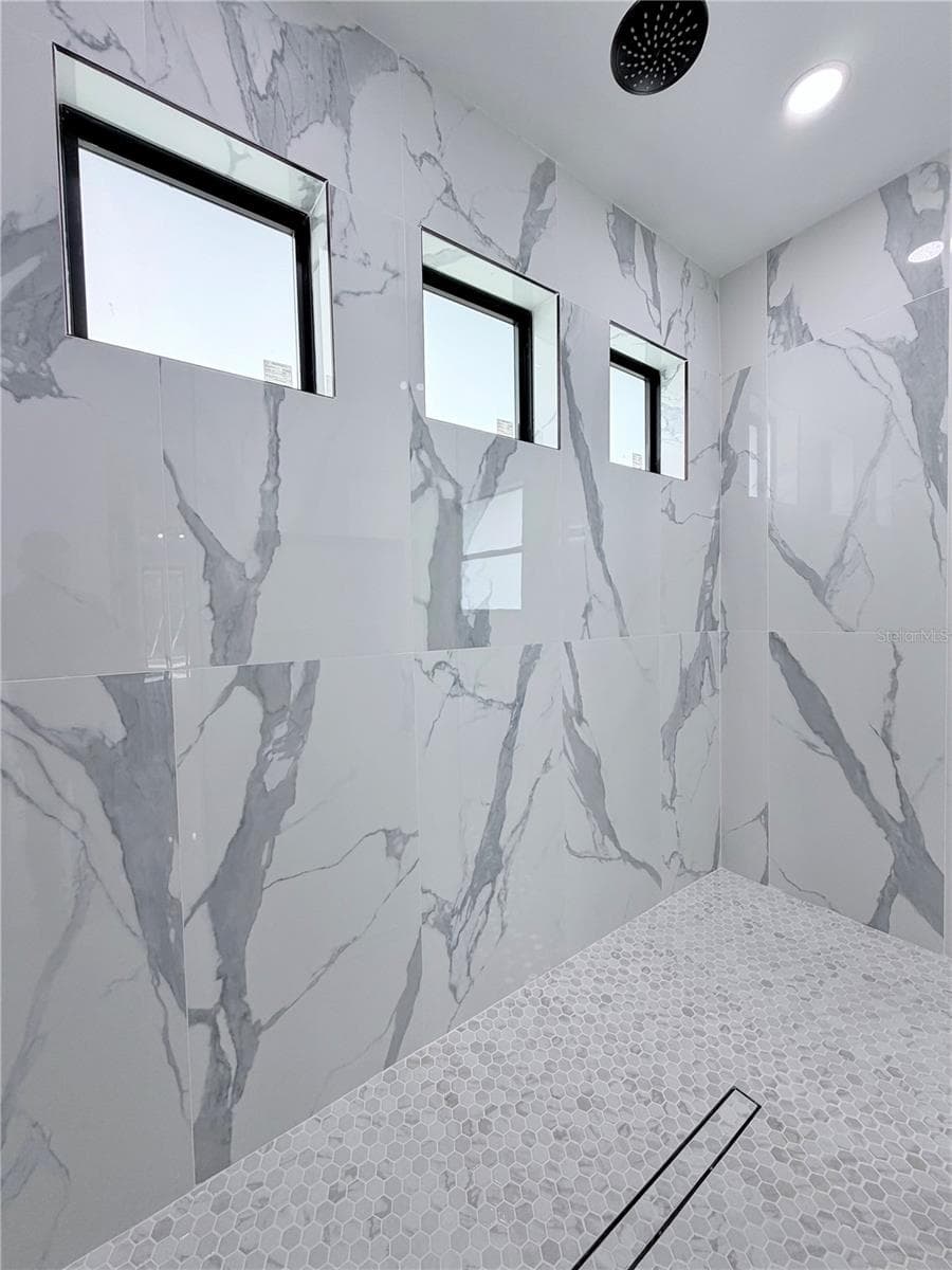 Fully Tiled Updated Shower with Rain Shower Head - 2675 YACOLT AVE, NORTH PORT