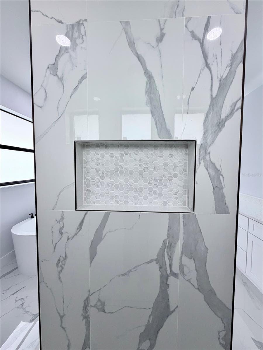 Fully Tiled Updated Shower - 2675 YACOLT AVE, NORTH PORT