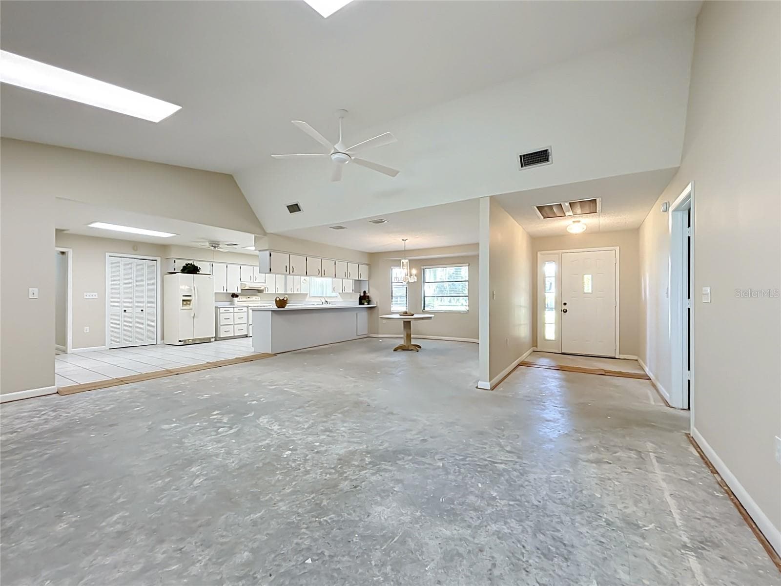View from great room back to dining & kitchen - 6720 LAKELAND HIGHLANDS RD, LAKELAND