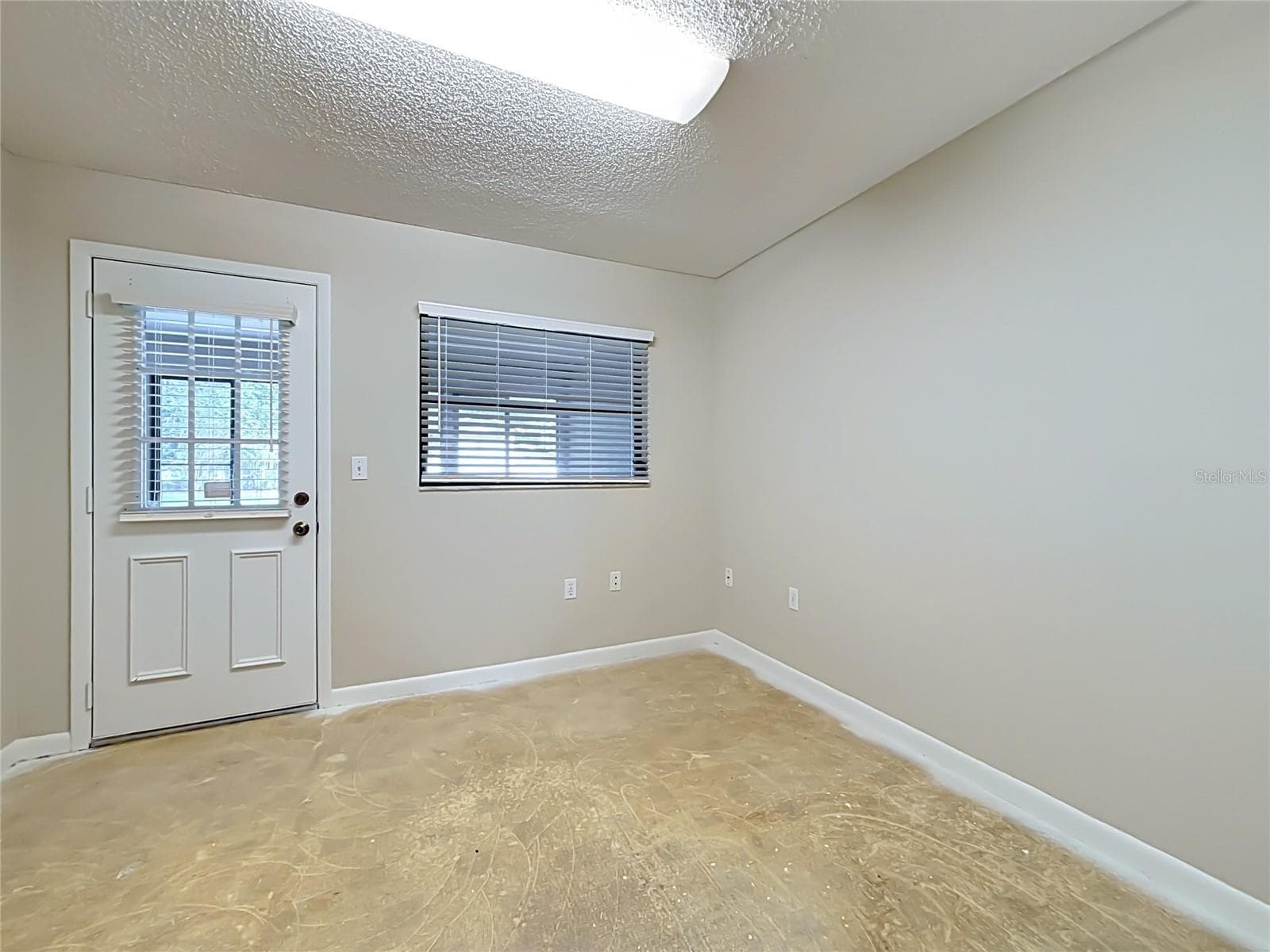 Bonus room/office/playroom has door opening to Florida room - 6720 LAKELAND HIGHLANDS RD, LAKELAND