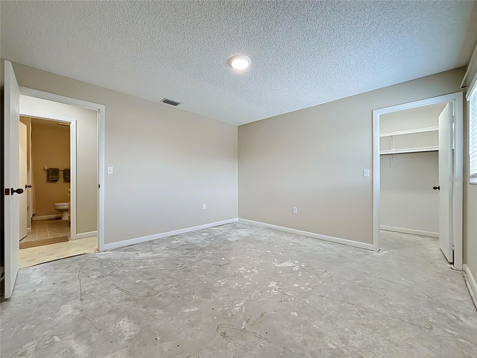 Bedroom 2. walk-in closet - 6720 LAKELAND HIGHLANDS RD, LAKELAND