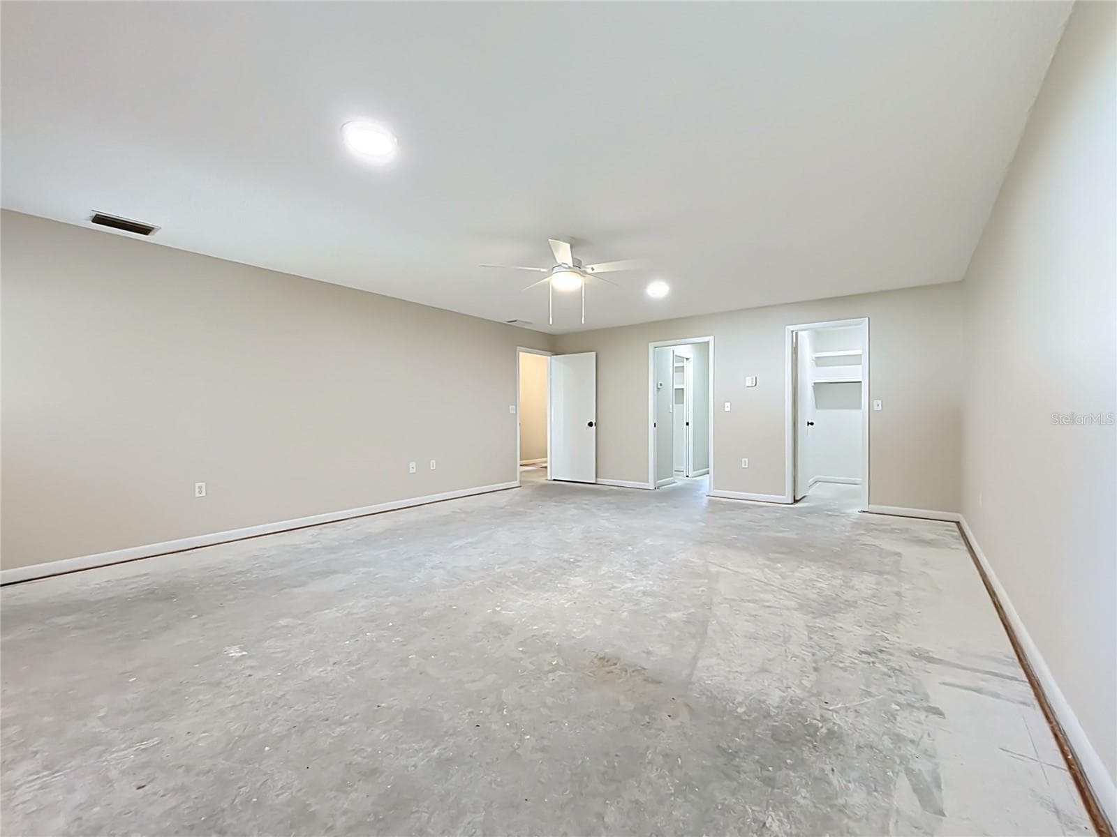 Oversized Primary Bedroom - 6720 LAKELAND HIGHLANDS RD, LAKELAND