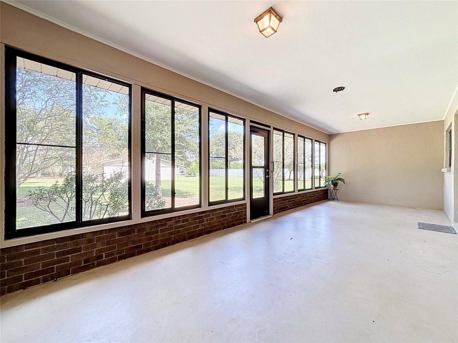 Real glass windows with screens - 6720 LAKELAND HIGHLANDS RD, LAKELAND