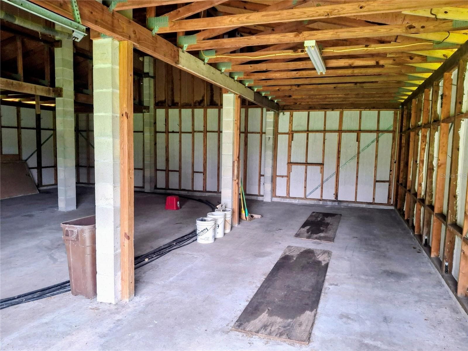 Barn interior - 6720 LAKELAND HIGHLANDS RD, LAKELAND