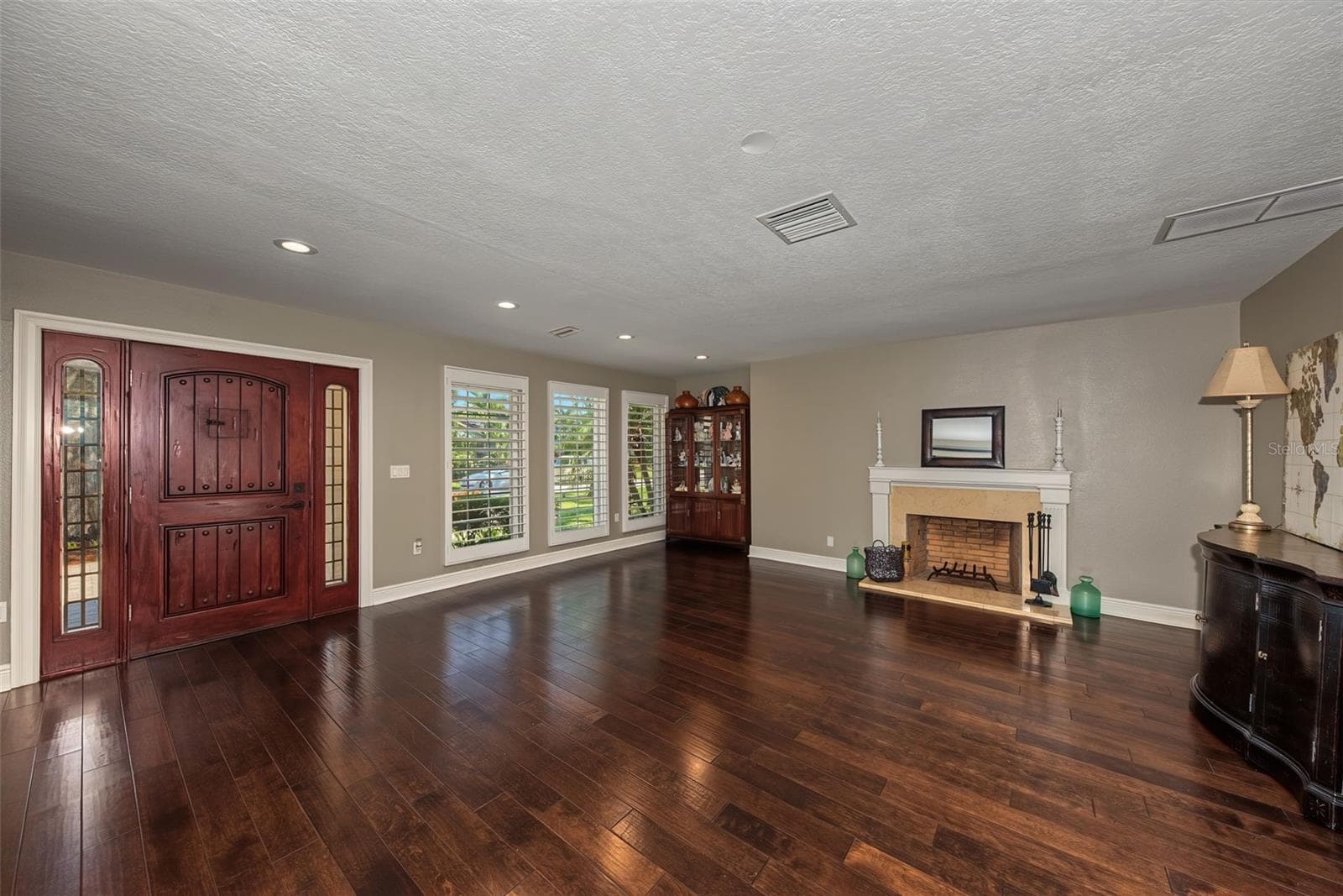 Living Room with fireplace - 146 33RD AVE N, ST PETERSBURG