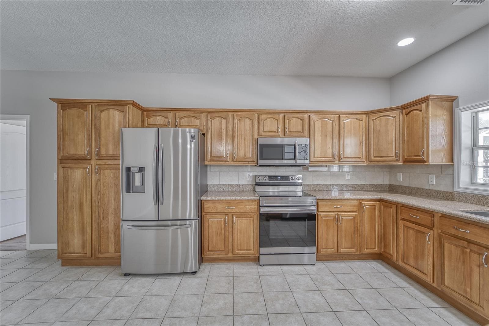 MAIN KITCHEN - 416 ISLAND CAY WAY, APOLLO BEACH