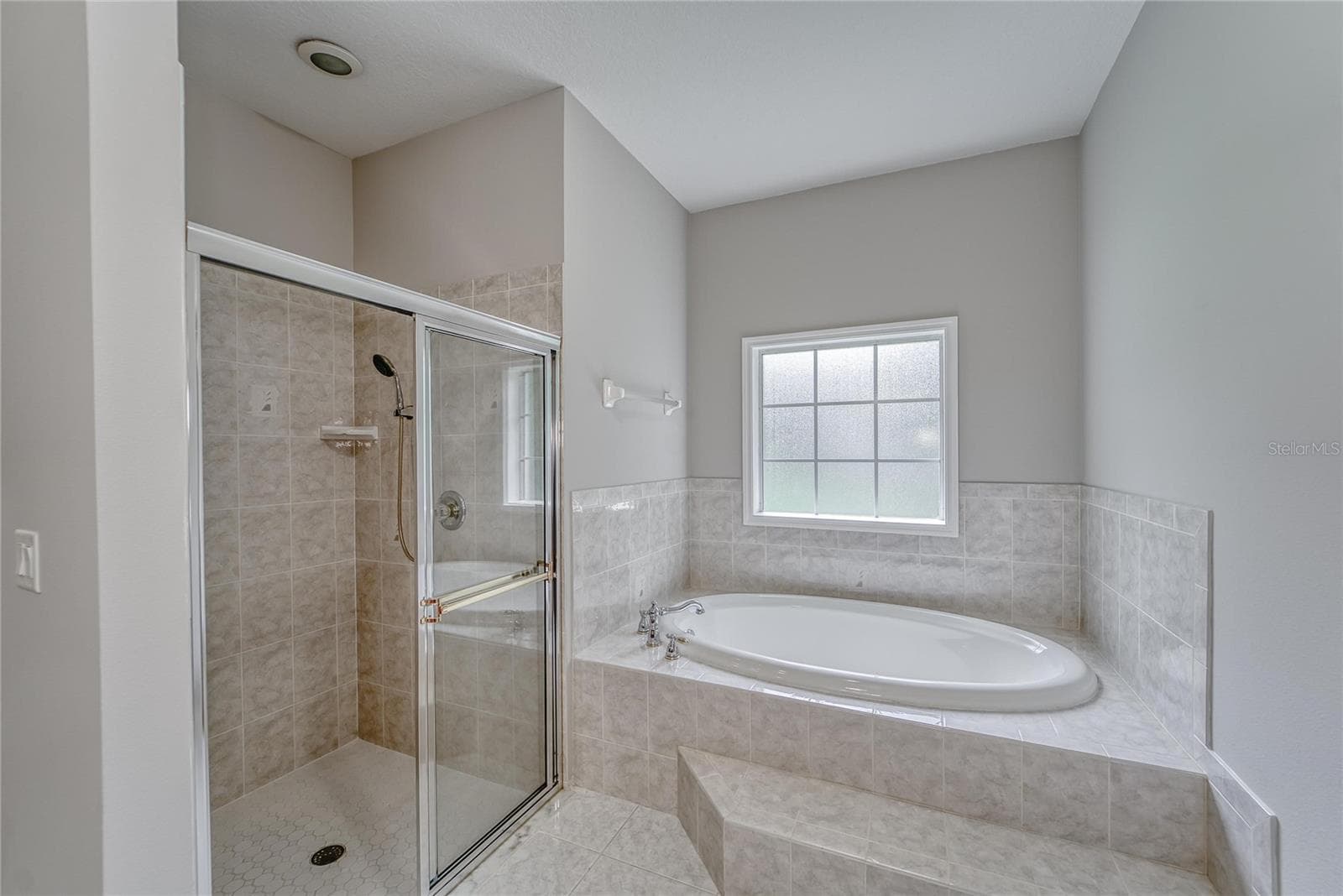 MASTER BATH - 416 ISLAND CAY WAY, APOLLO BEACH