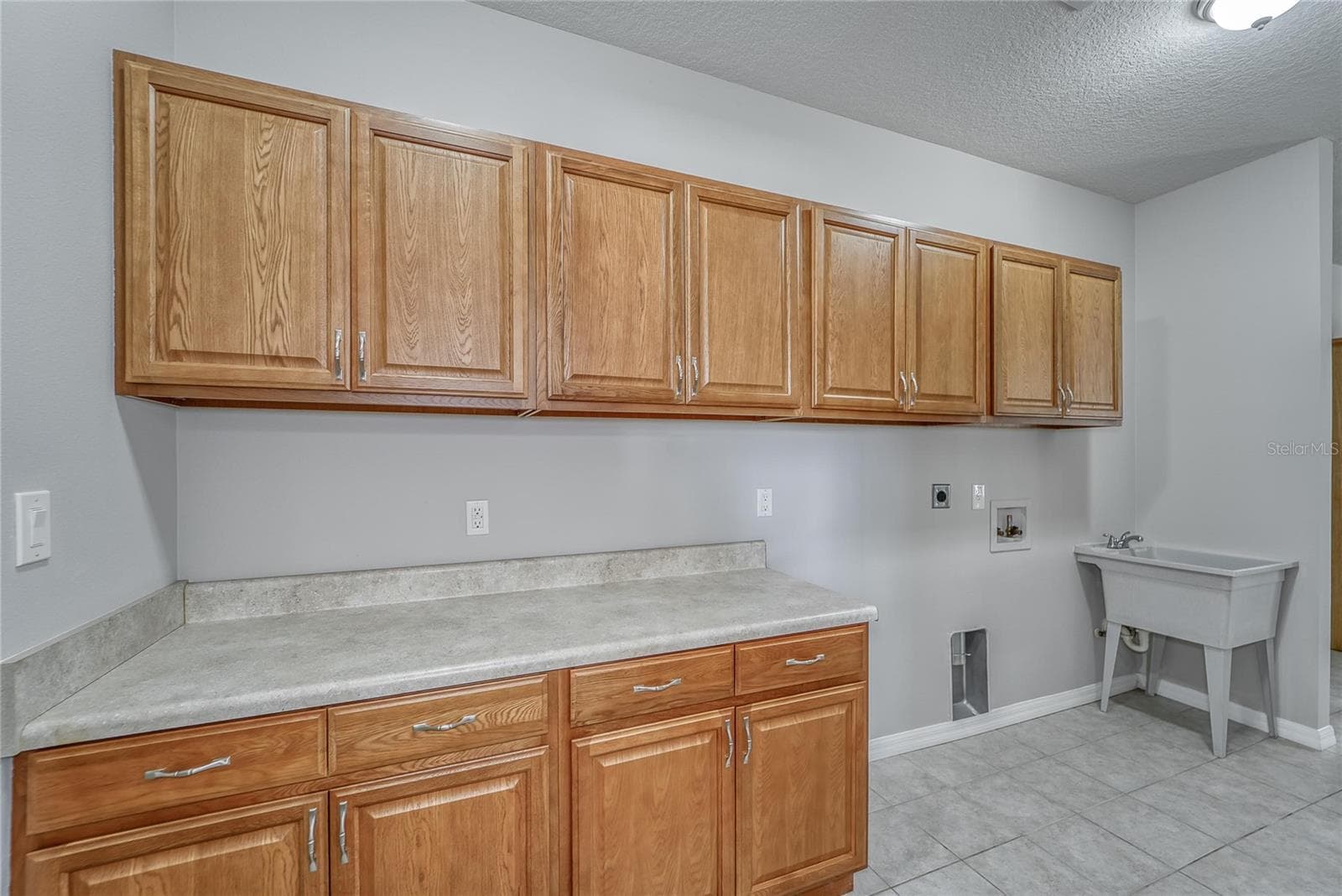 INSIDE LAUNDRY - MAIN - 416 ISLAND CAY WAY, APOLLO BEACH