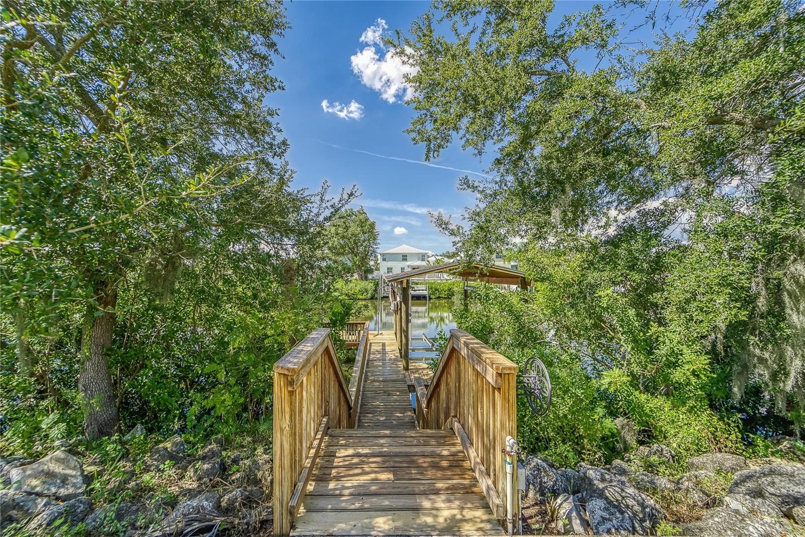 STEPS TO DOCK/LIFT - 416 ISLAND CAY WAY, APOLLO BEACH