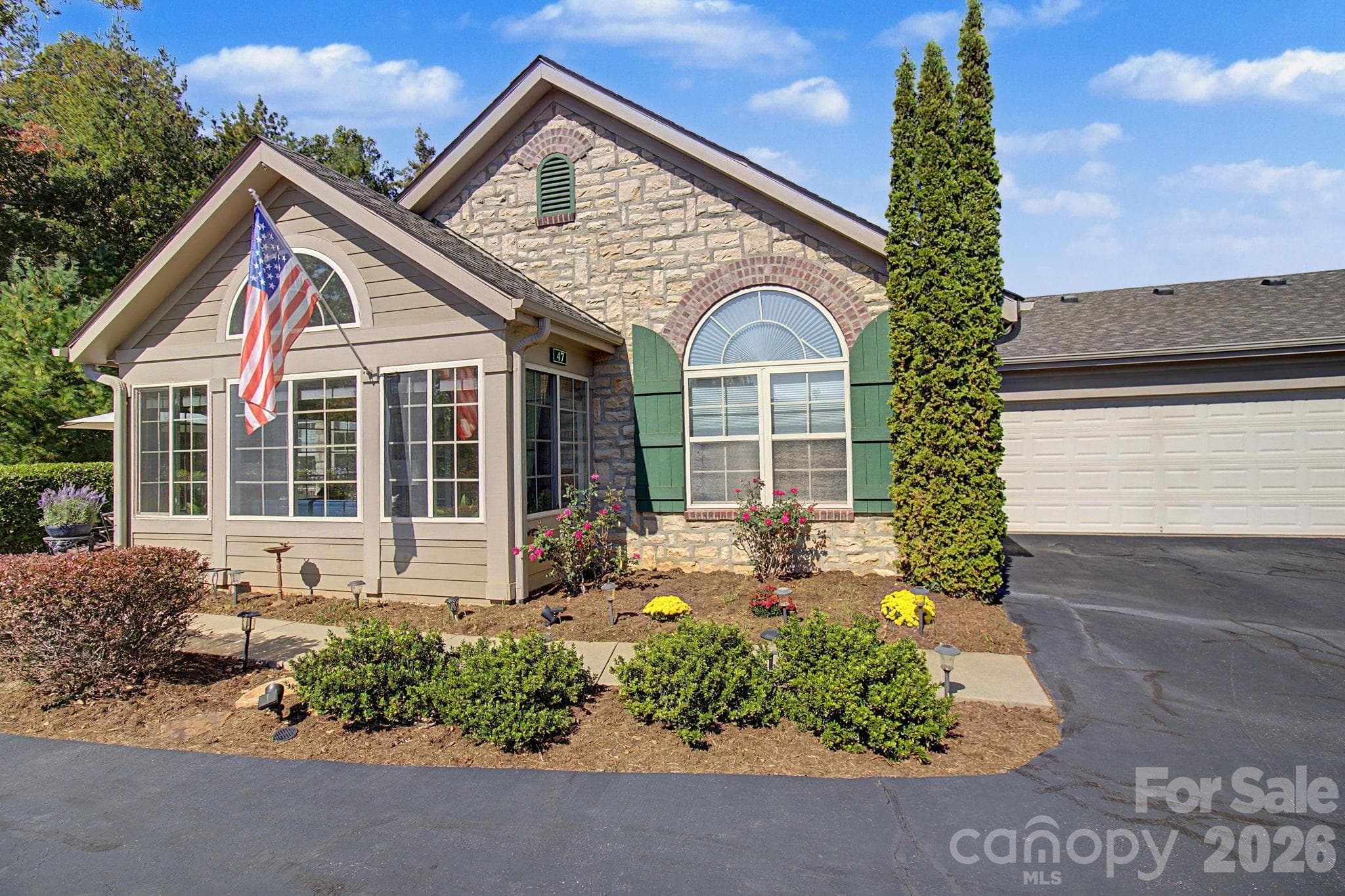 Townhouse at 47 Outlook Circle, Swannanoa, photo 2 of 41