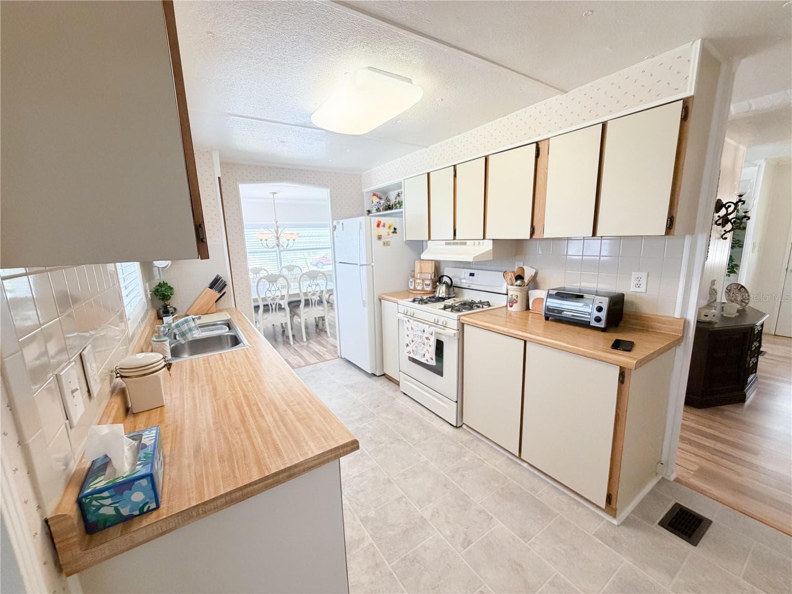 Mobile Home at 6708 NEIGHBORLY CT, NORTH PORT, photo 8 of 33