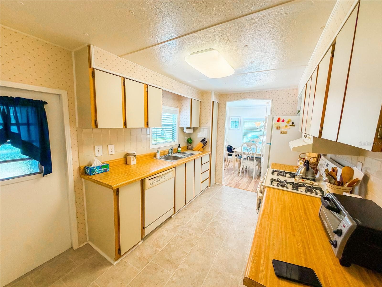 Mobile Home at 6708 NEIGHBORLY CT, NORTH PORT, photo 9 of 33