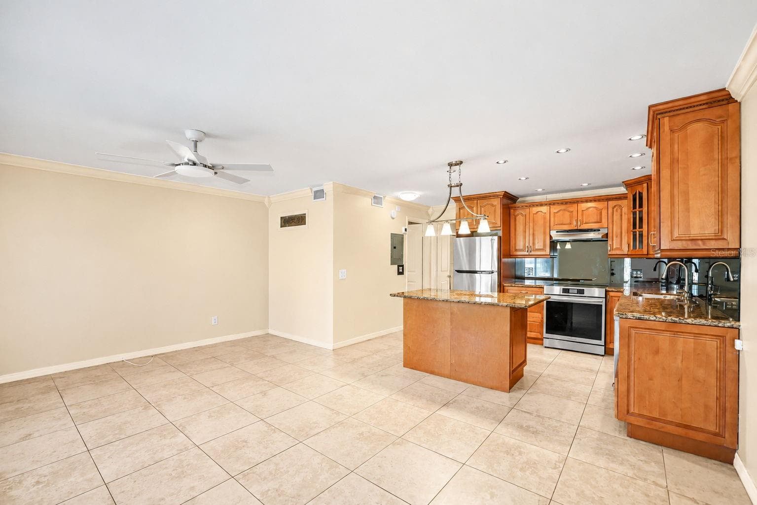 Condominium at 2000 WORLD PARKWAY BLVD #2, CLEARWATER, photo 2 of 36
