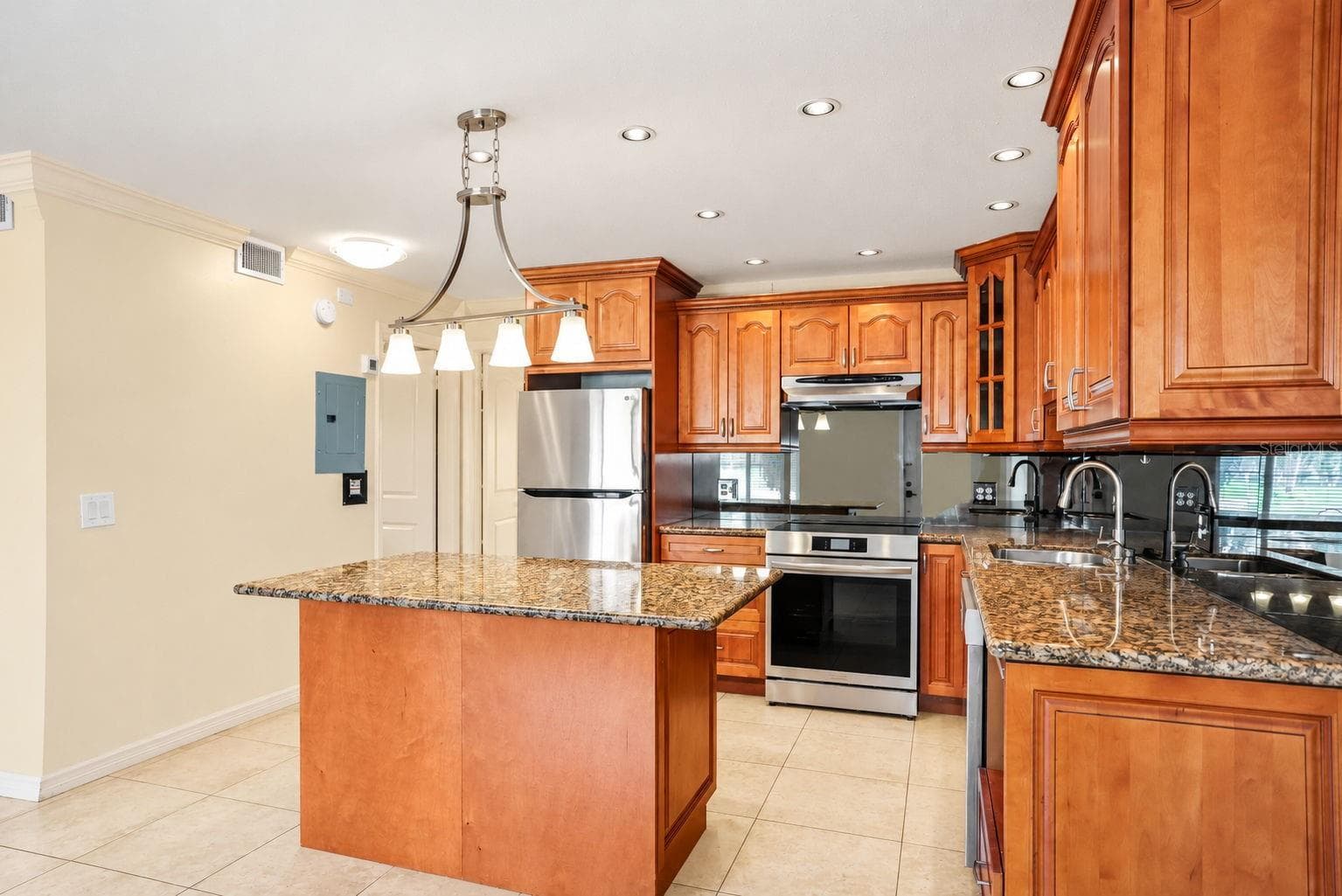 Condominium at 2000 WORLD PARKWAY BLVD #2, CLEARWATER, photo 3 of 36