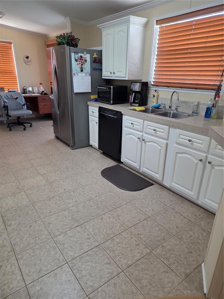 Tons of Counter & Cabinet Space - 4025 MYRTLE OAK CT #843, ZELLWOOD