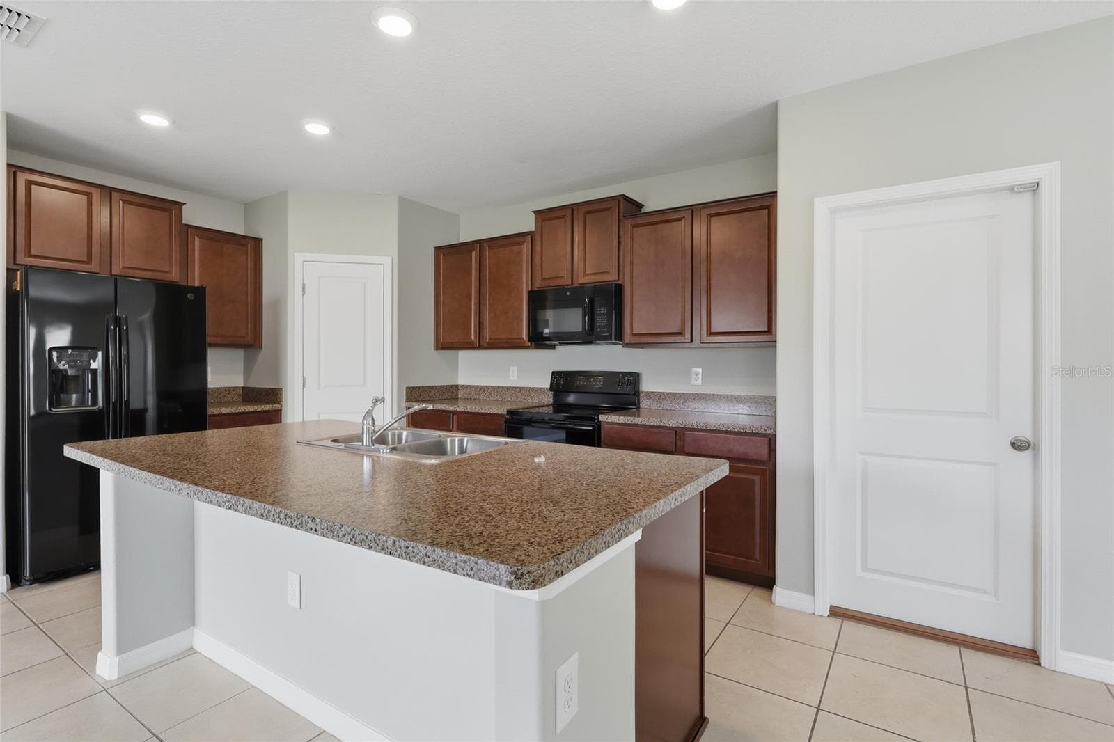 Single Family Residence at 17237 WHITE MANGROVE DR, WIMAUMA, photo 7 of 46