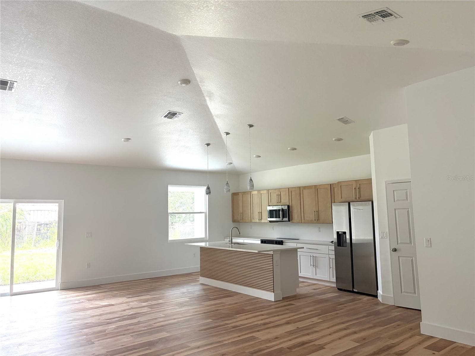 Single Family Residence at 520 POINSETTIA RD, AUBURNDALE, photo 4 of 7