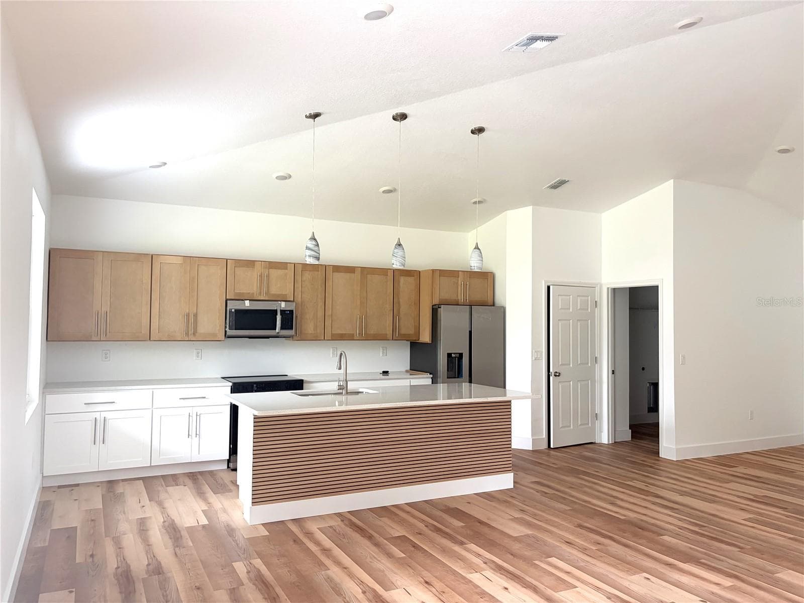Single Family Residence at 520 POINSETTIA RD, AUBURNDALE, photo 5 of 7