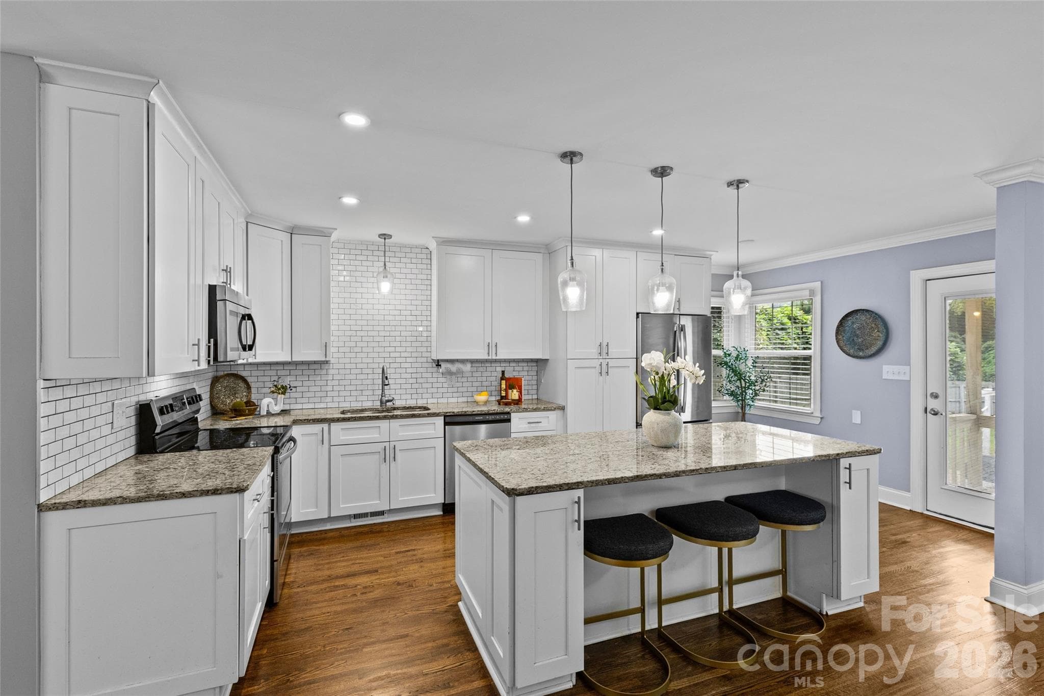 Single Family Residence at 2538 Arnold Drive E, Charlotte, photo 16 of 37