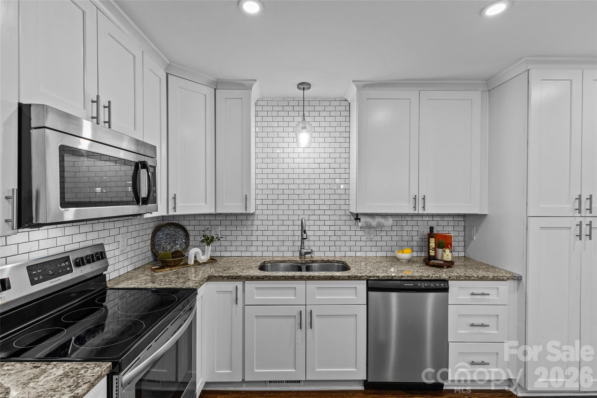 Single Family Residence at 2538 Arnold Drive E, Charlotte, photo 18 of 37