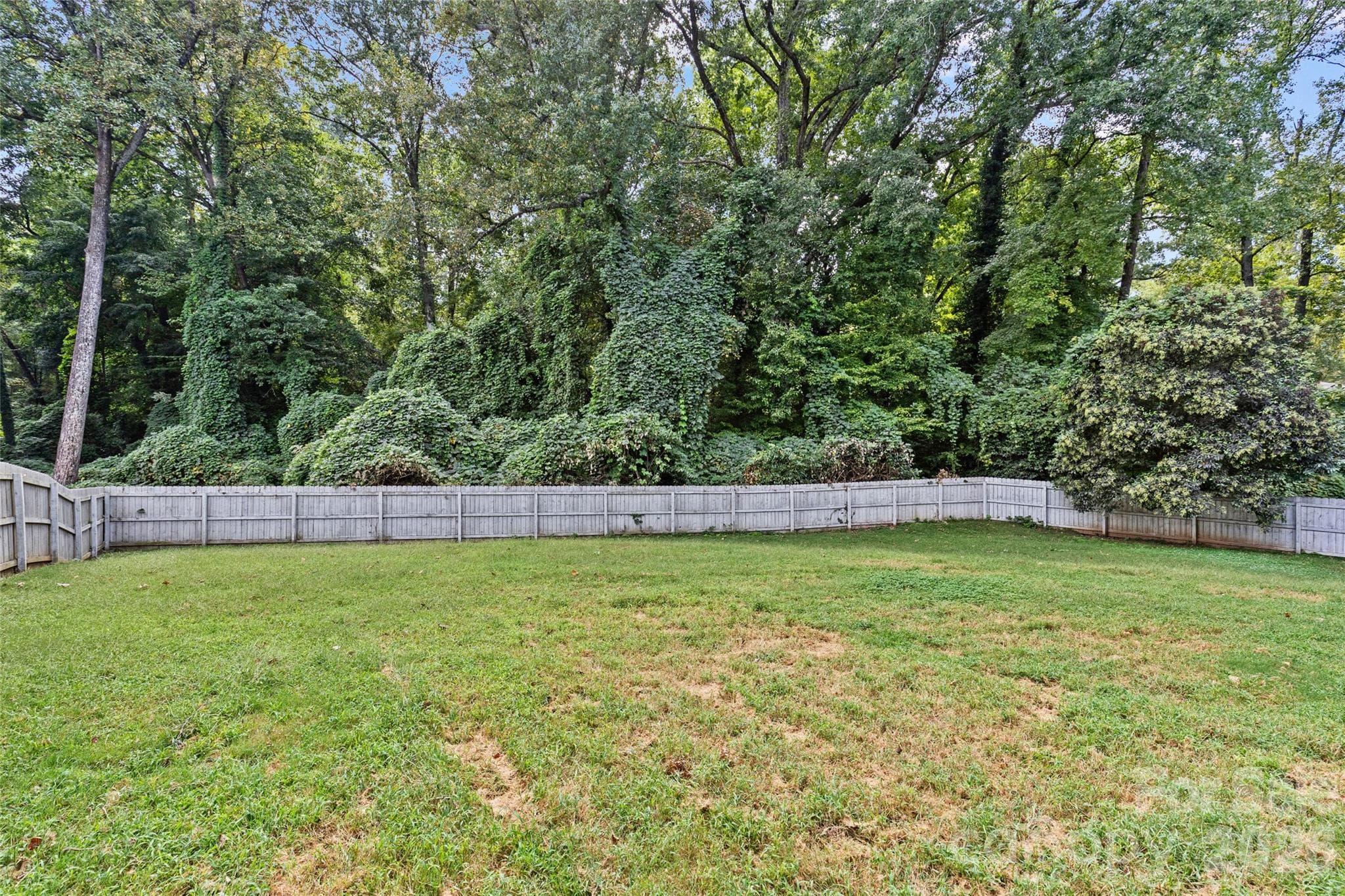 Single Family Residence at 2538 Arnold Drive E, Charlotte, photo 33 of 37