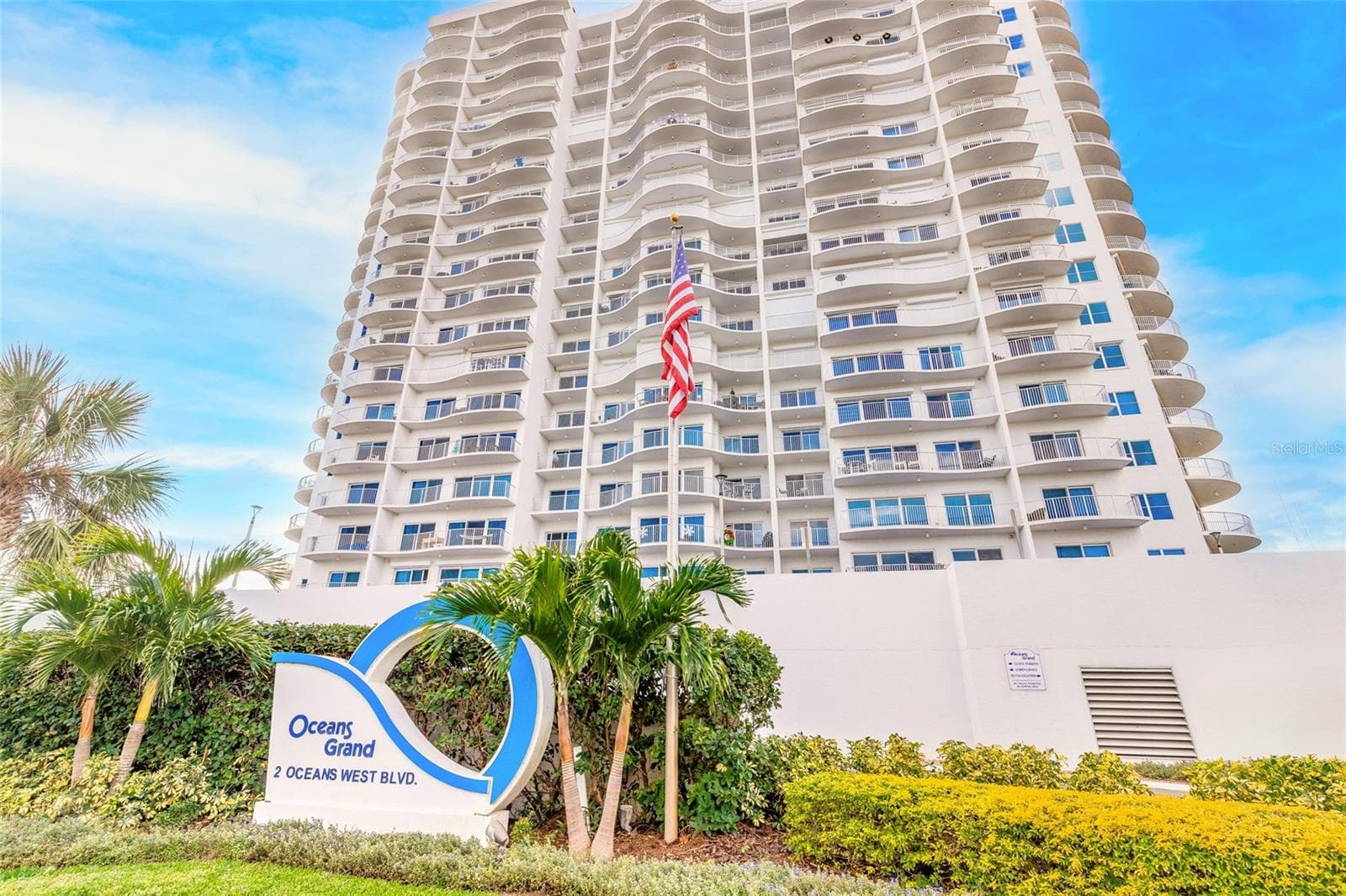 2 OCEANS WEST BLVD #700