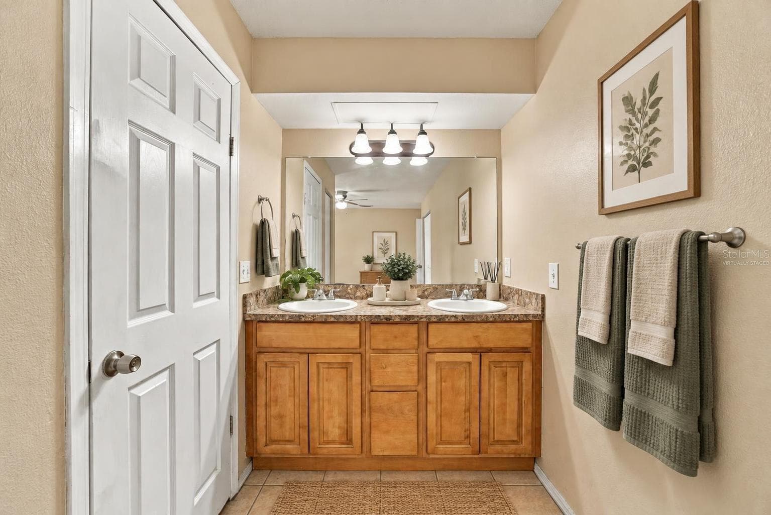 Virtually staged vanity and sink - 7021 SHEFFIELD DR, LAKELAND