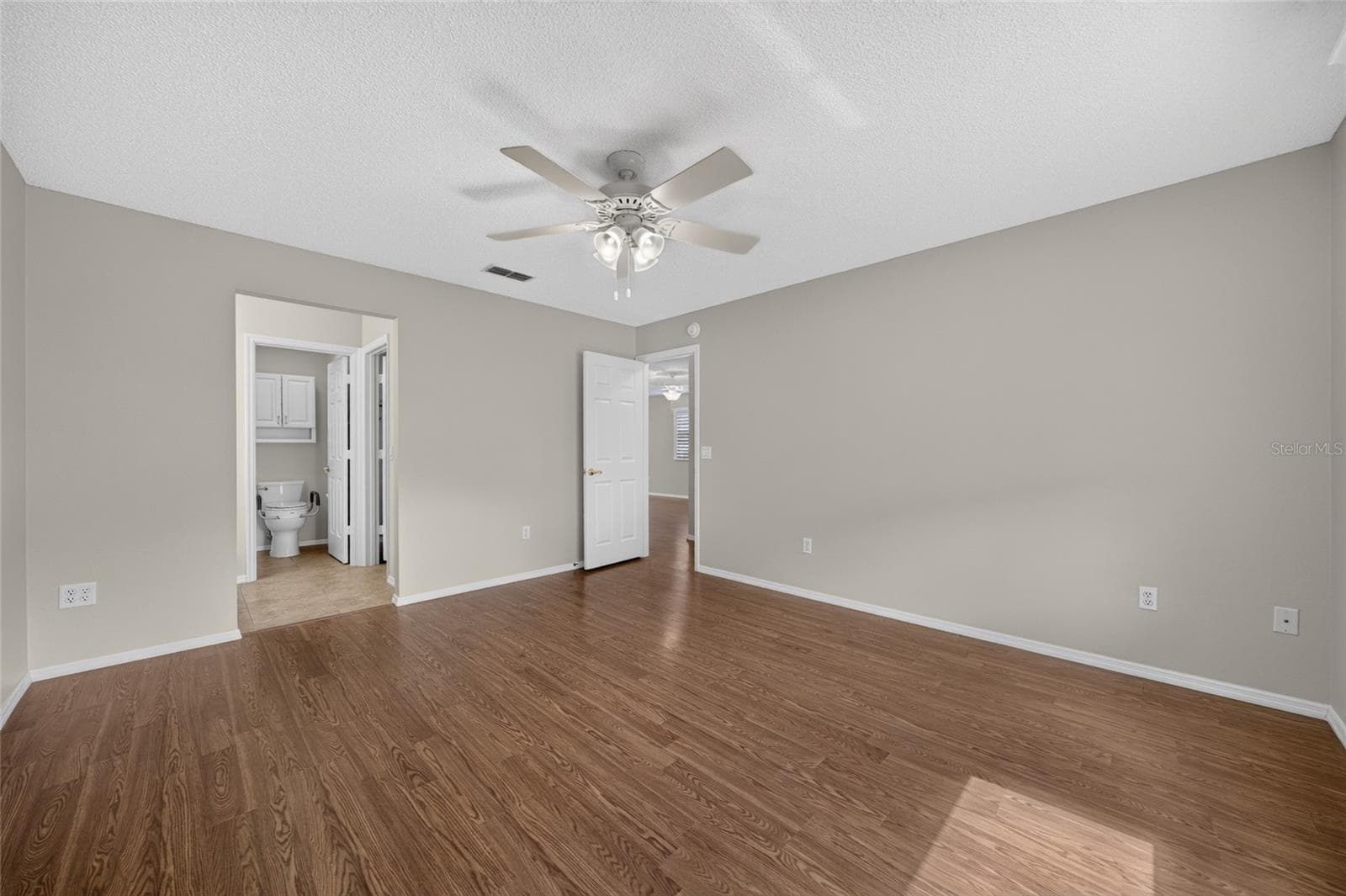 PRIMARY BEDROOM - Broad wall space and a spacious open floor area offer room for king-size bedding and furnishings. - 2124 ESCOBAR AVE, THE VILLAGES