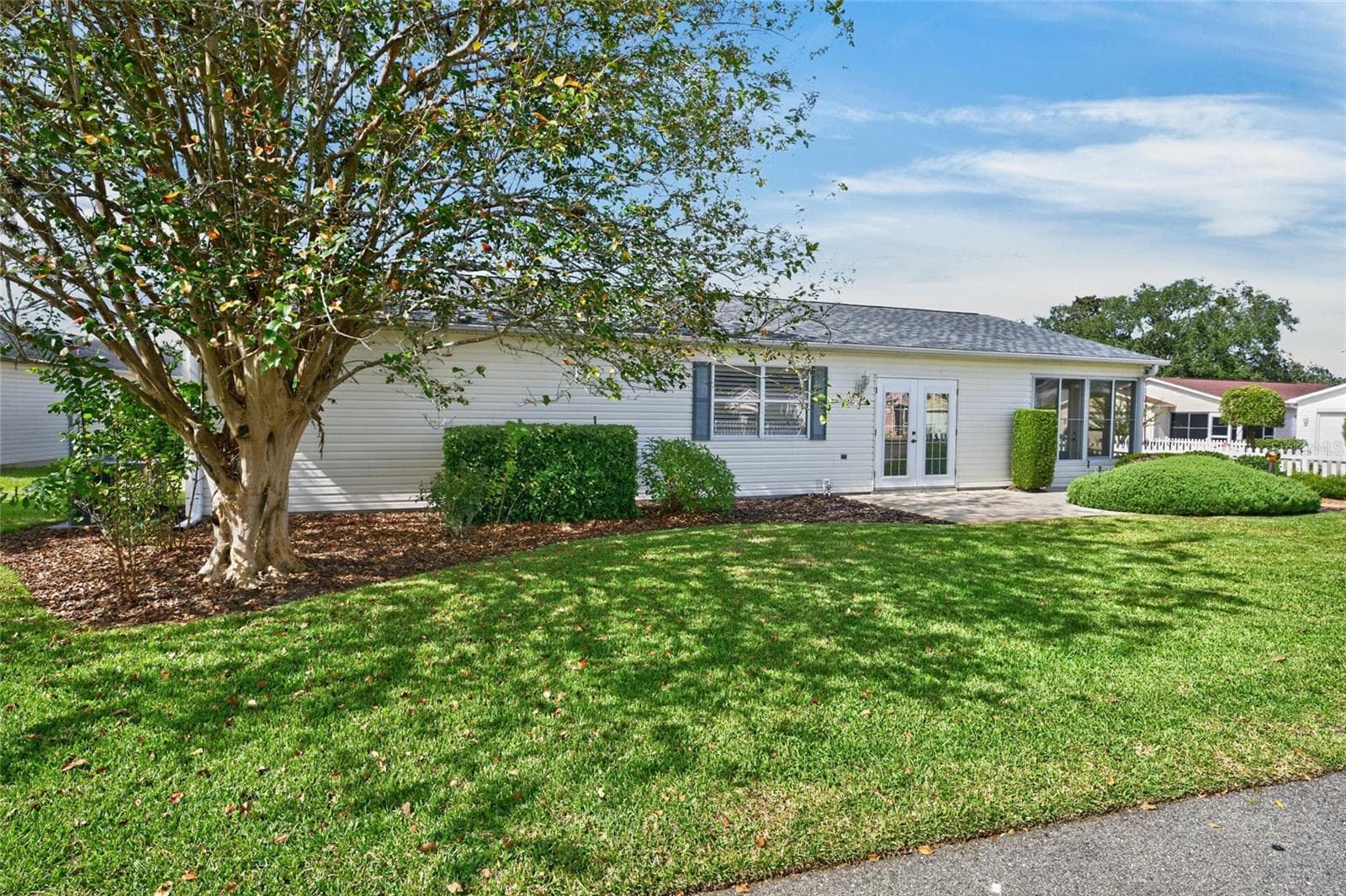 SIDE PATIO (eastern side of villa) - View of double FRENCH DOORS entry and side view of ENCLOSED LANAI. - 2124 ESCOBAR AVE, THE VILLAGES