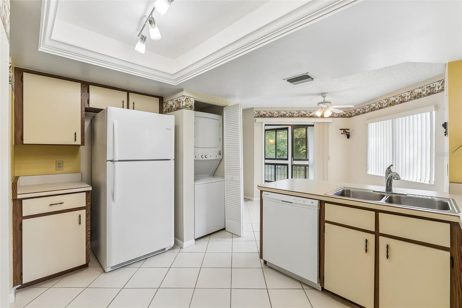 Kitchen New Appliances - 2 SALISBURY CT, PALM COAST