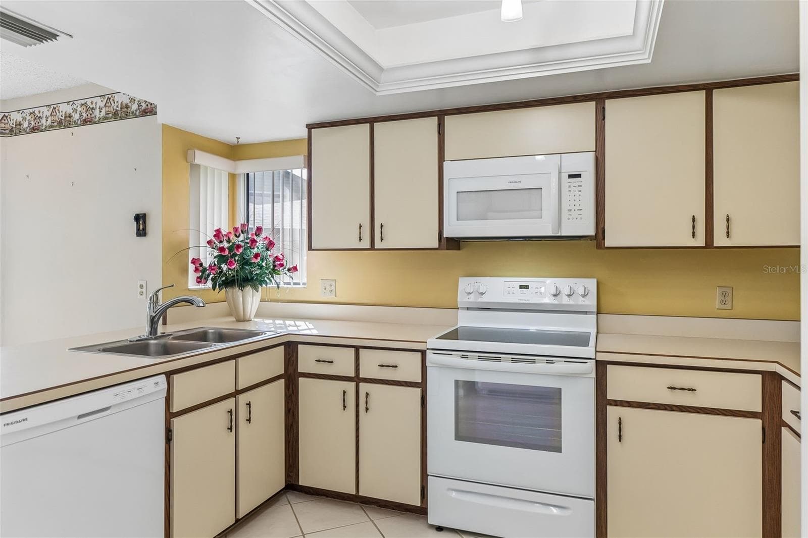 Kitchen New Appliances - 2 SALISBURY CT, PALM COAST