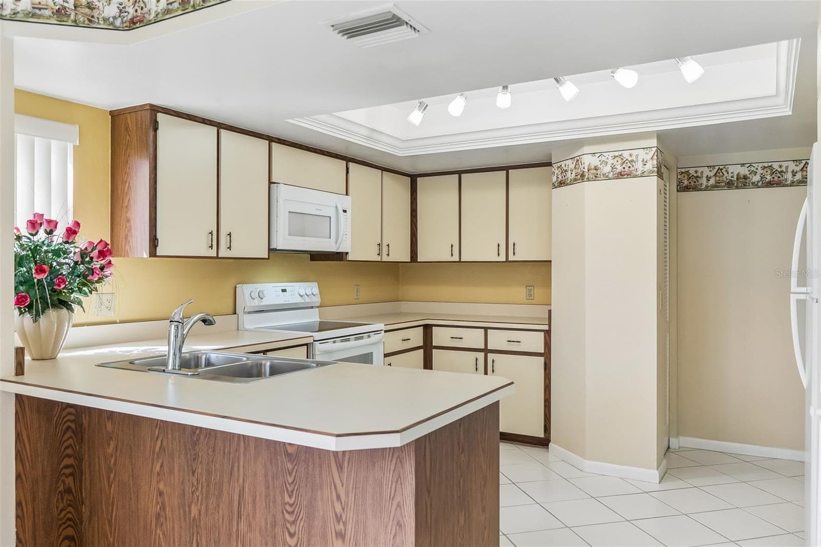 Kitchen New Appliances - 2 SALISBURY CT, PALM COAST
