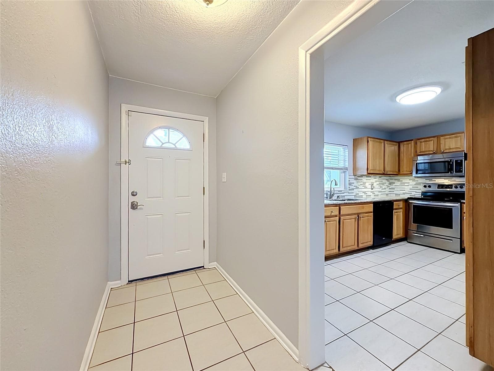 Single Family Residence at 8424 POCASSET PL, ORLANDO, photo 3 of 41
