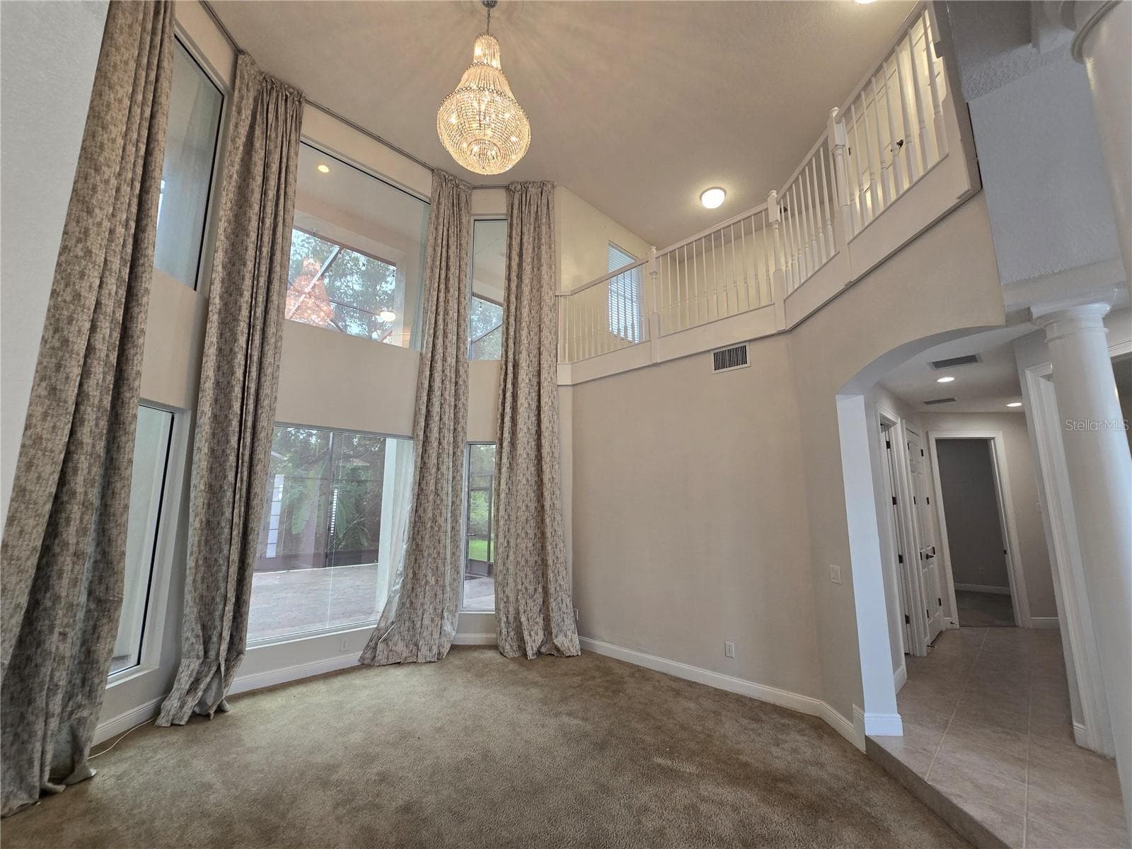 Double door entry foyer, formal living area, soaring ceilings, architectural features. - 3405 HEIRLOOM ROSE PL, OVIEDO