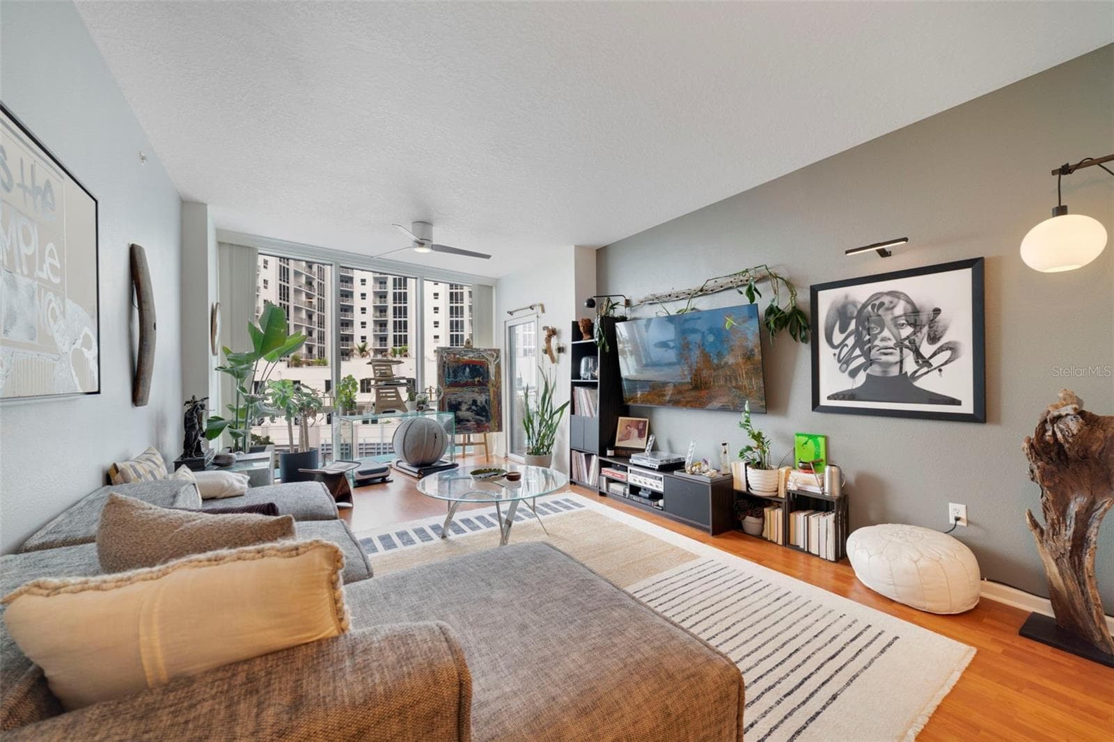 Living Room - Image 4 - 322 E CENTRAL BLVD #811, ORLANDO
