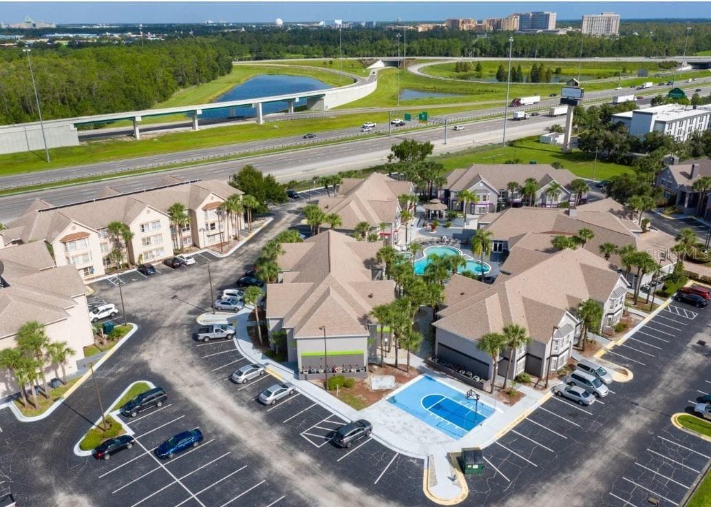 Condo - Hotel at 3100 PARKWAY BLVD #730, KISSIMMEE, photo 2 of 22