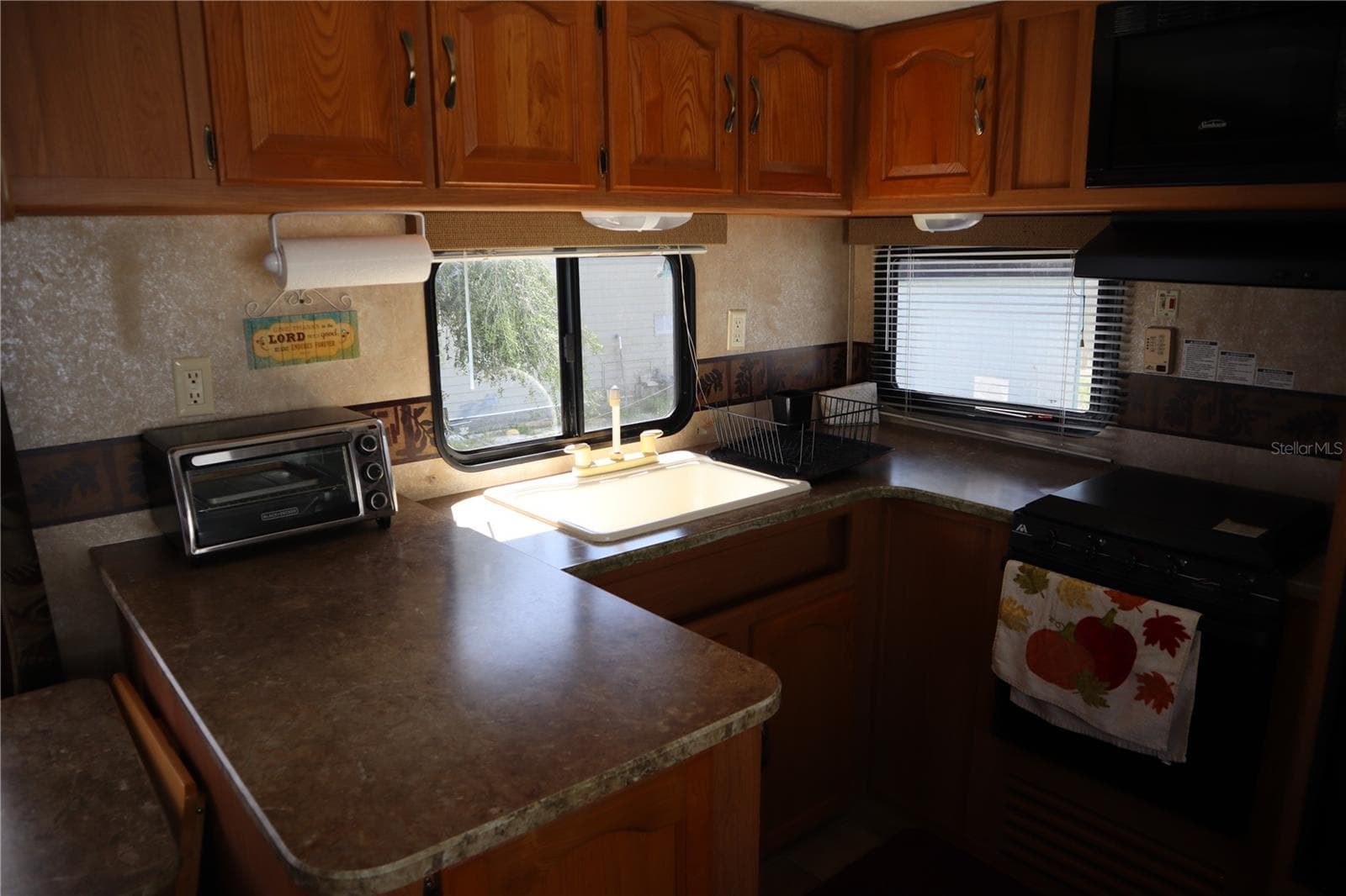 Manufactured Home at 9431 COUGAR DR, WEEKI WACHEE, photo 5 of 23