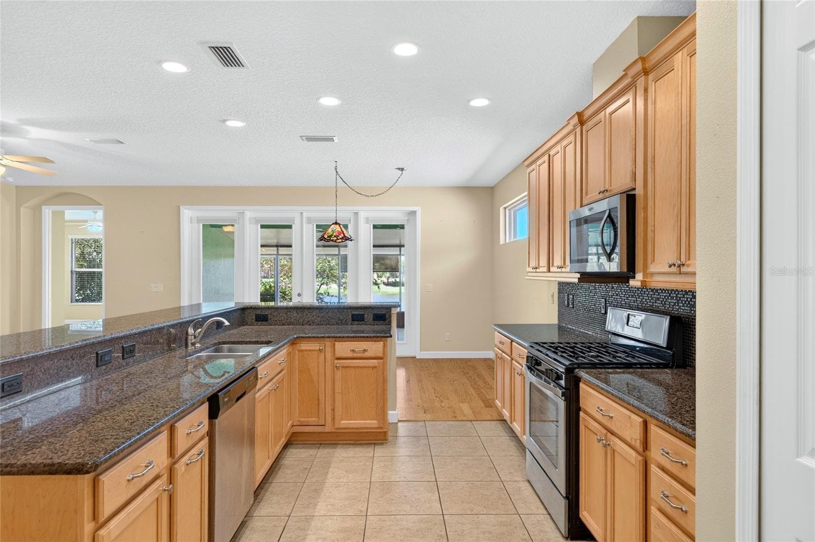 Single Family Residence at 8301 BRIDGEPORT BAY CIR, MOUNT DORA, photo 11 of 31