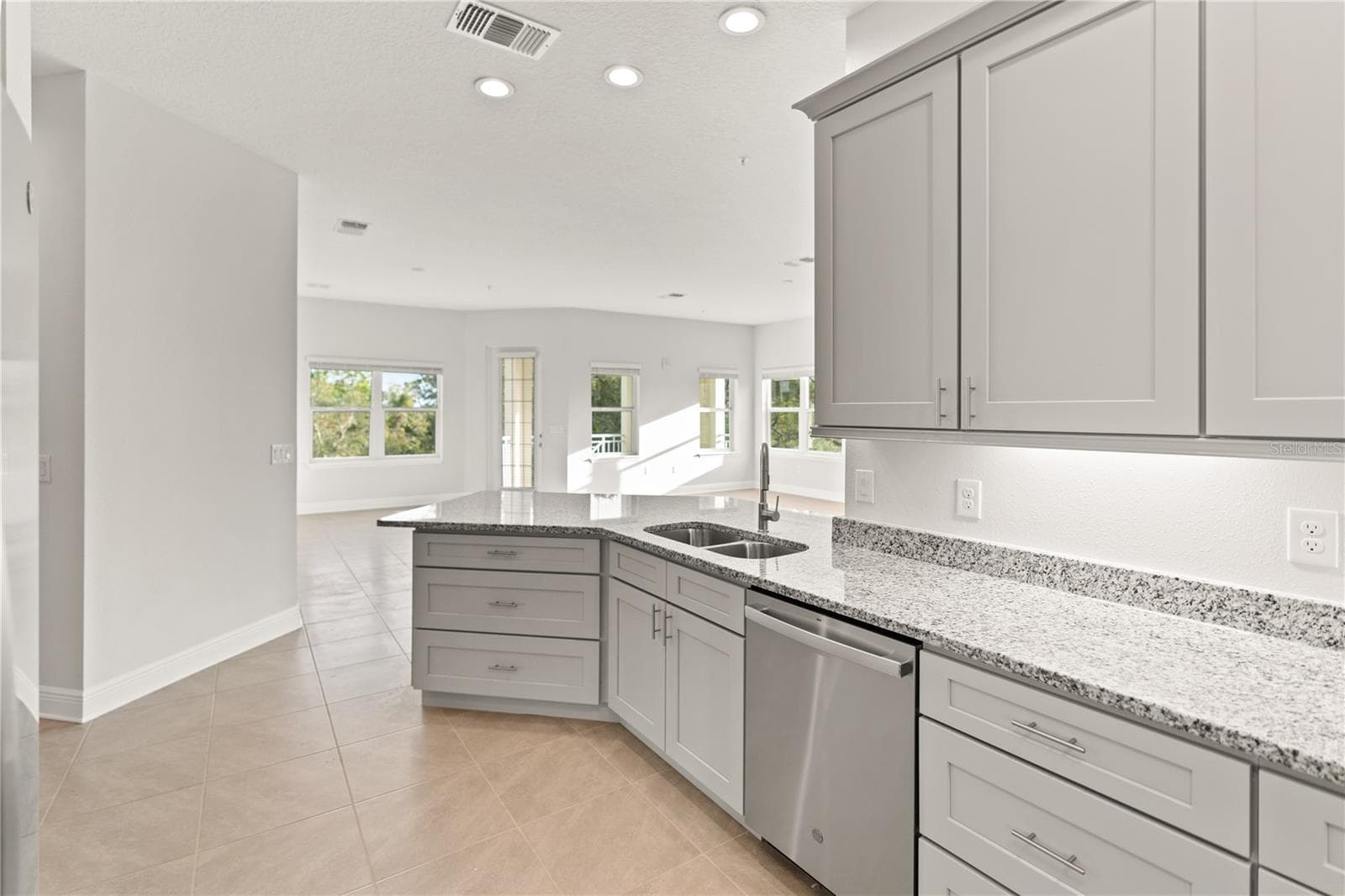 Condominium at 7611 34TH AVE W #301, BRADENTON, photo 19 of 69