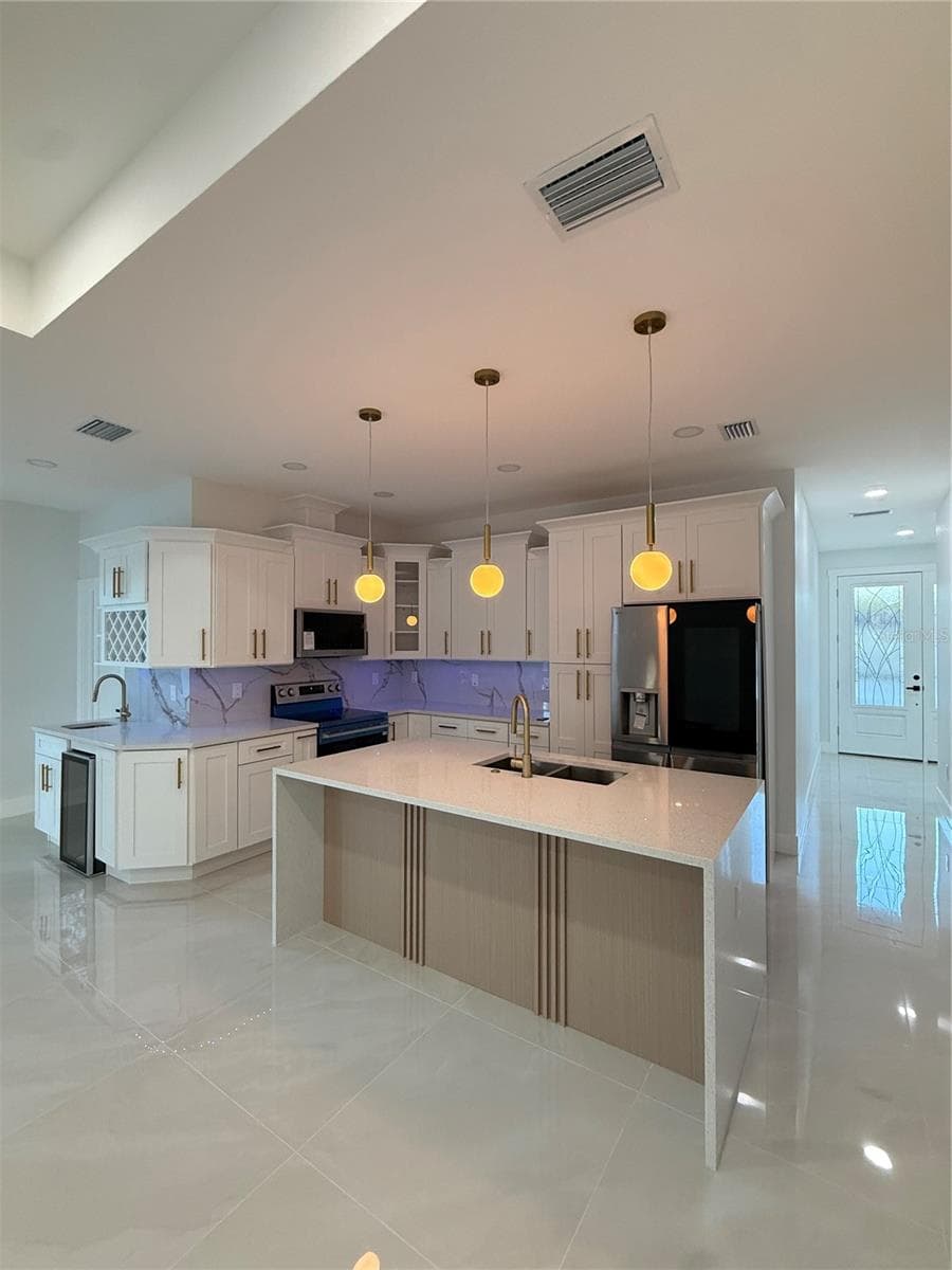 Single Family Residence at 8606 N ALASKA ST, TAMPA, photo 8 of 35