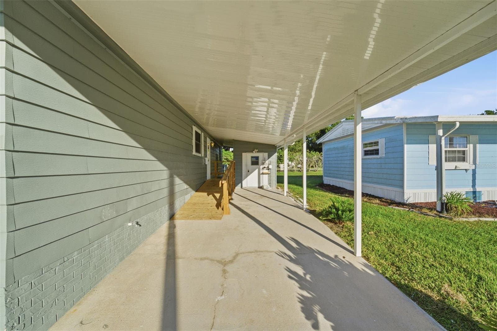Manufactured Home at 4863 FOXWOOD BLVD, LAKELAND, photo 4 of 42
