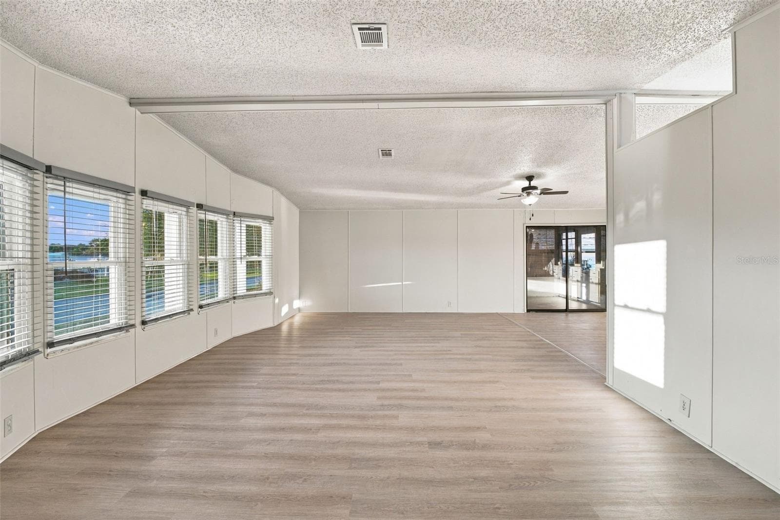 Manufactured Home at 4863 FOXWOOD BLVD, LAKELAND, photo 8 of 42