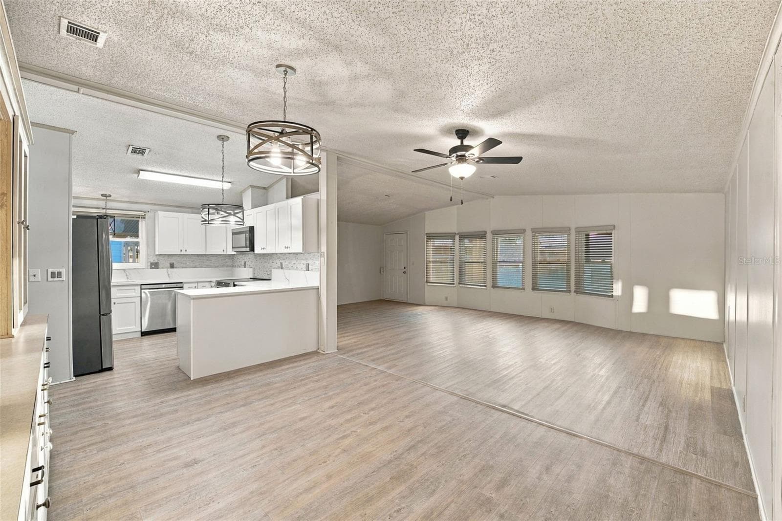 Manufactured Home at 4863 FOXWOOD BLVD, LAKELAND, photo 15 of 42