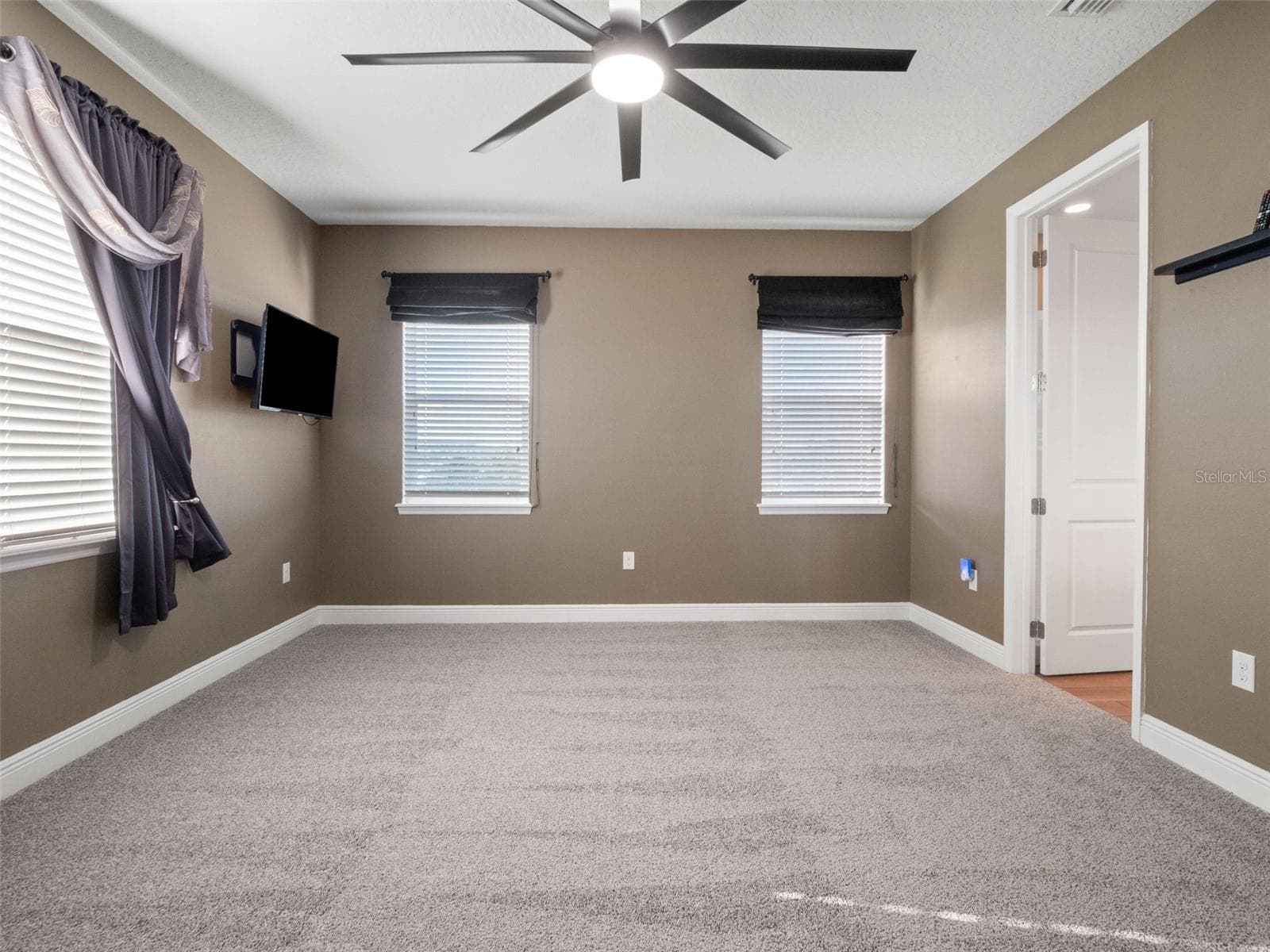 Single Family Residence at 1792 BELLA LAGO DR, CLERMONT, photo 41 of 63