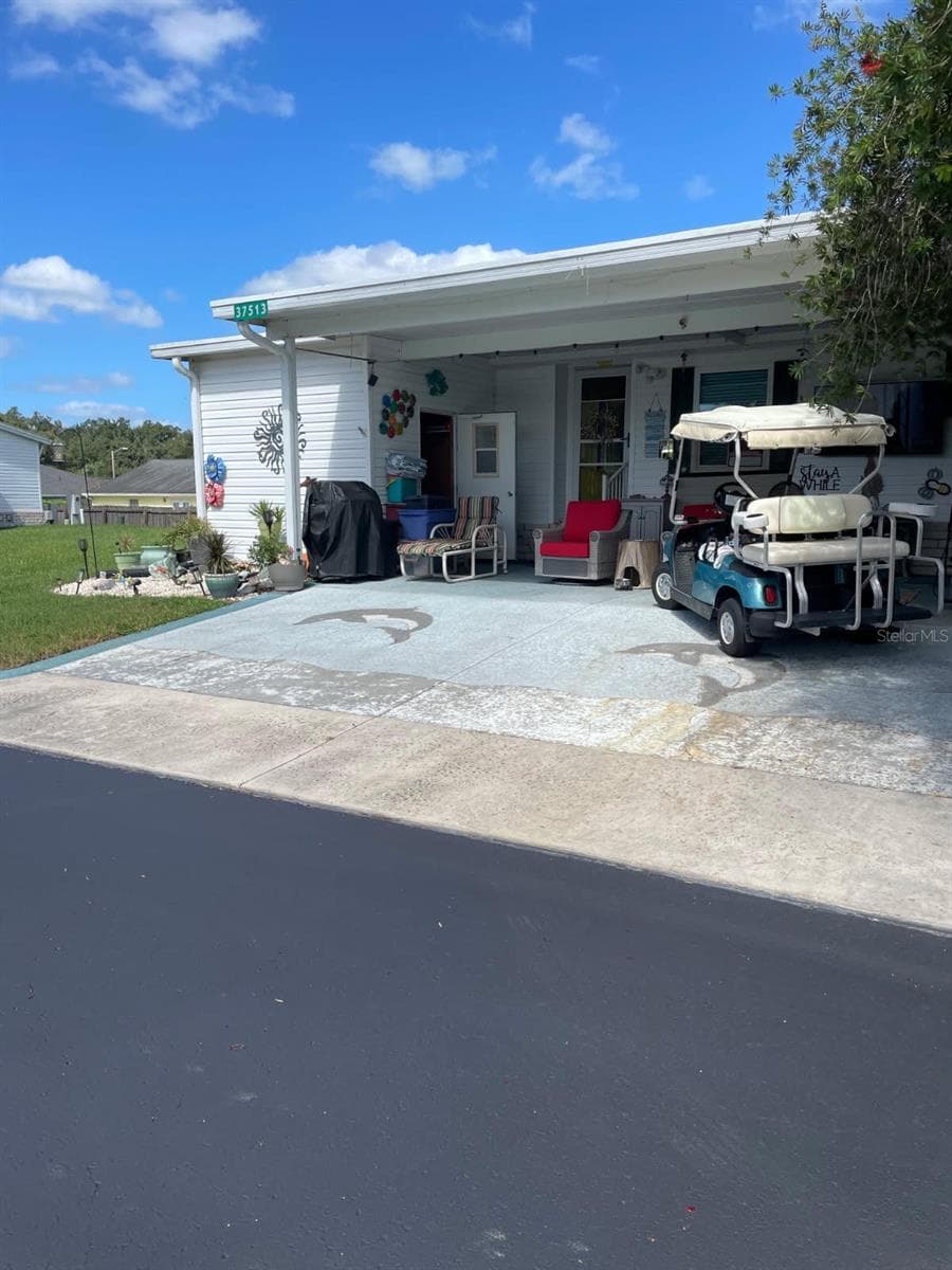 Manufactured Home at 37513 CAMPO AVE, ZEPHYRHILLS, photo 2 of 43