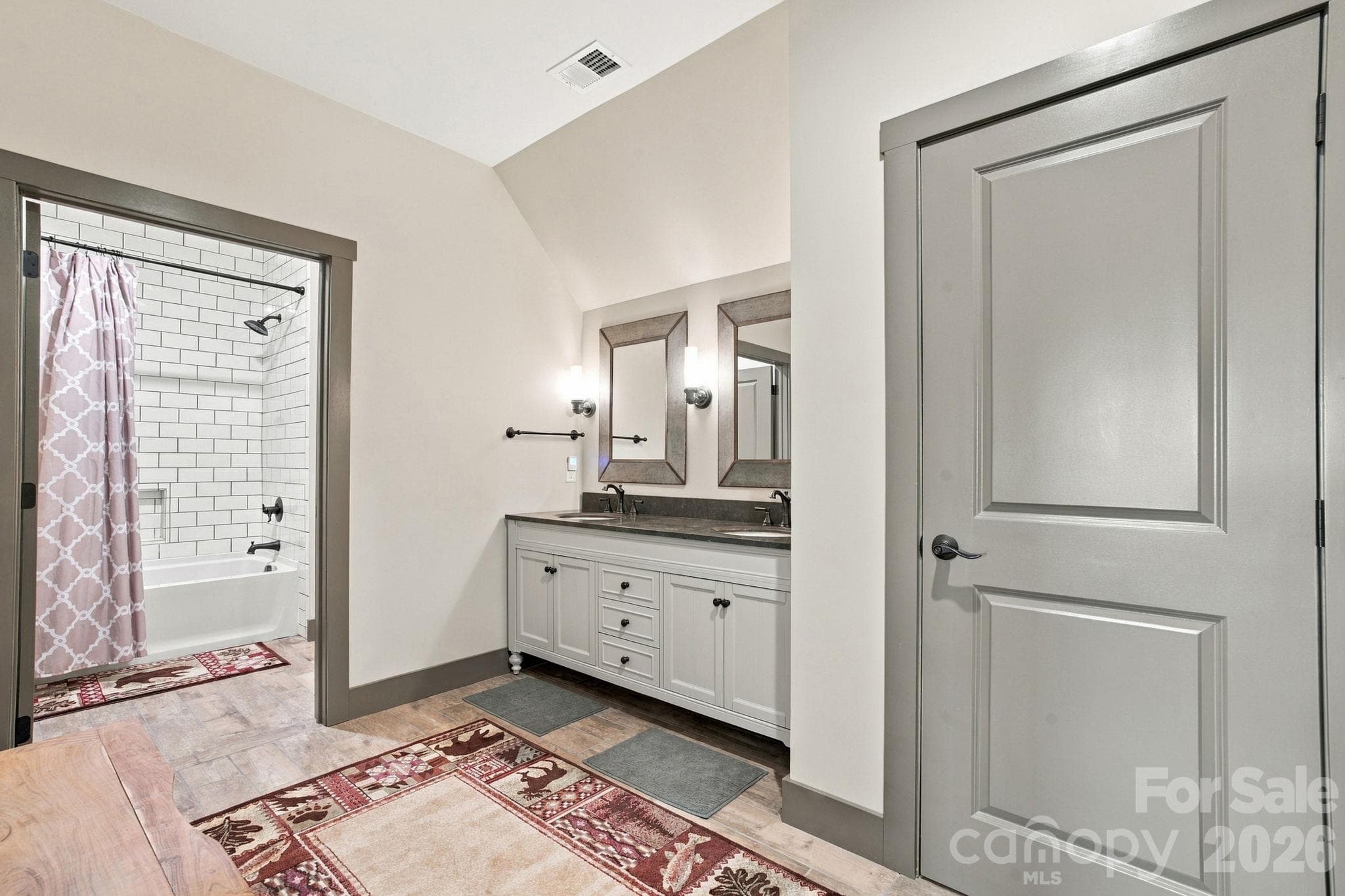 Upstairs full bathroom with tub/shower and linen closet - 1206 River Stone Drive, Laurel Springs